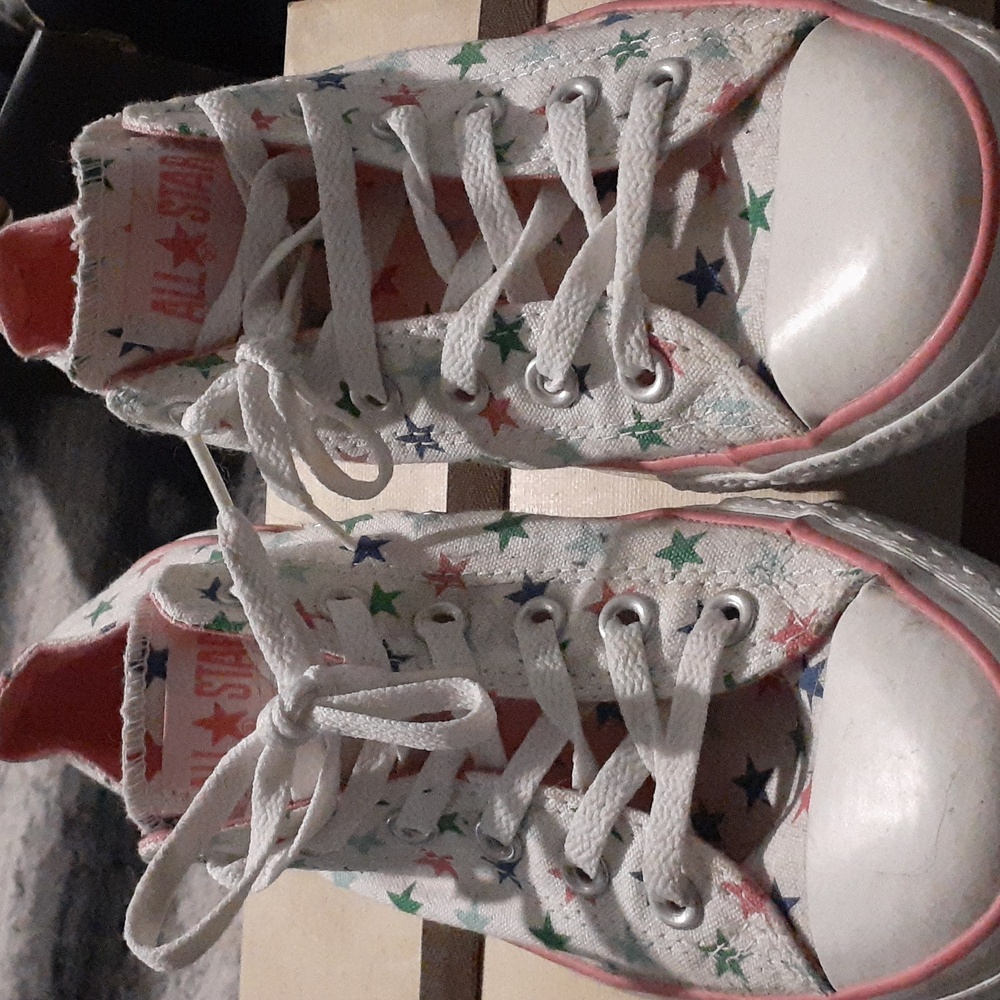 Converse - Picture 2 of 3